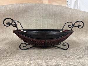 Mediterranean Style Wicker Metal Oval Fruit Basket 16-inch